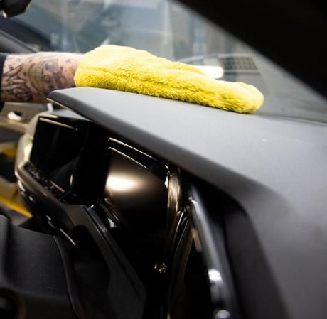 MEGUIARS ULTIMATE INTERIOR SHINE PROTECTANT