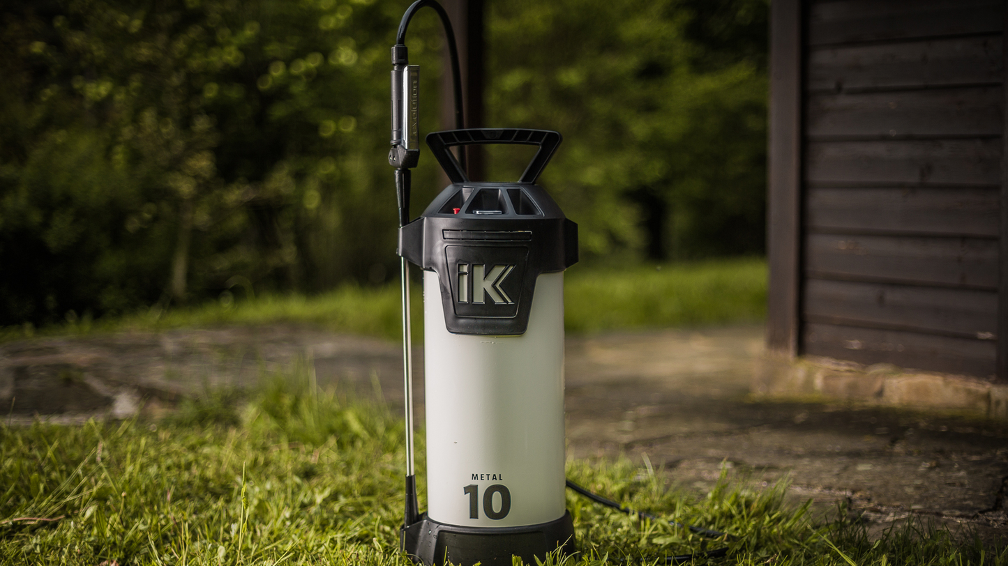 10 Litre IK Metal Sprayer for Use with Vegetable and Animal Oils, Low-viscosity Release Oils, Hydrocarbon-based Solvents, Lubricants and Petroleum Products.